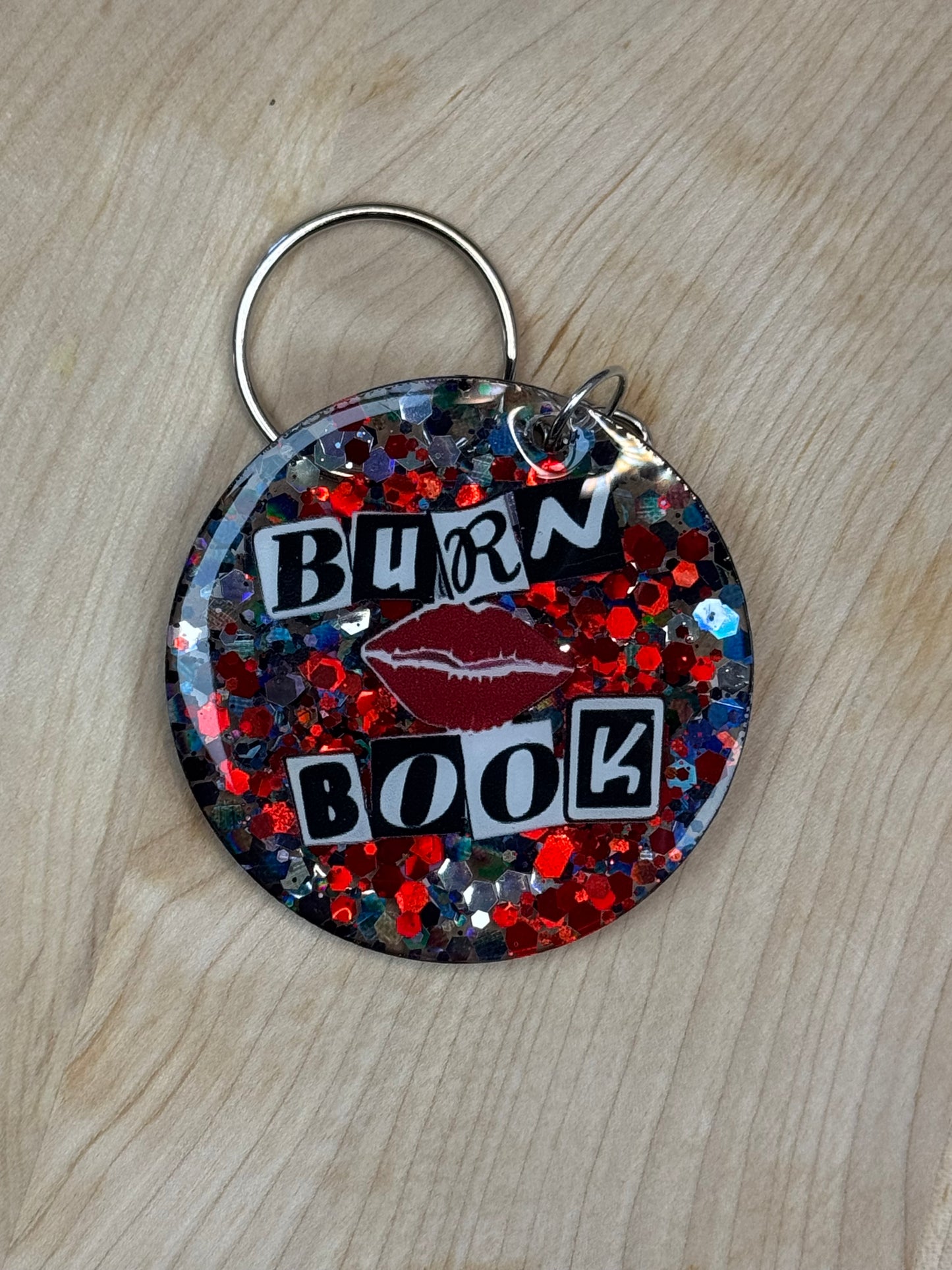 Junked Round keyring - black/red